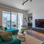 Apartment Harbor In *