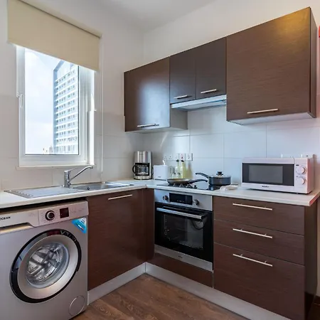 Harbor In ラルナカ