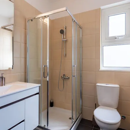 Harbor In ラルナカ