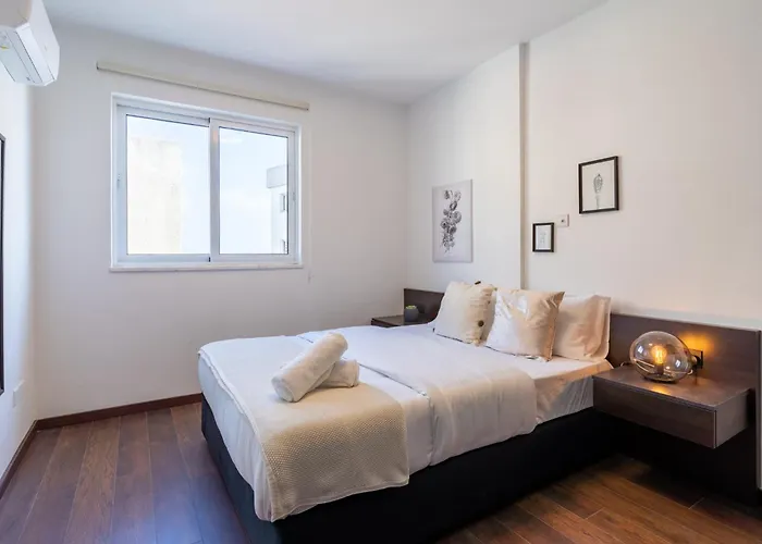 Harbor In 라르나카