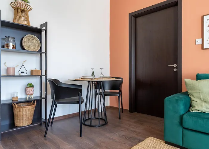 Harbor In * Λάρνακα