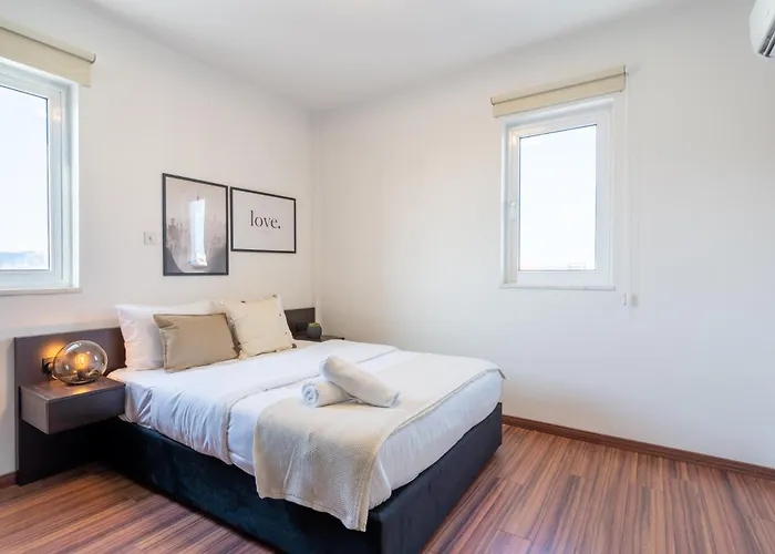 Harbor In * 라르나카