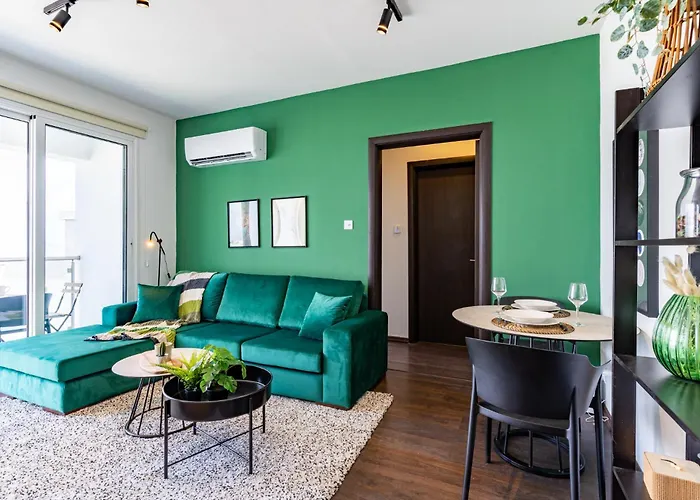 Harbor In * Λάρνακα